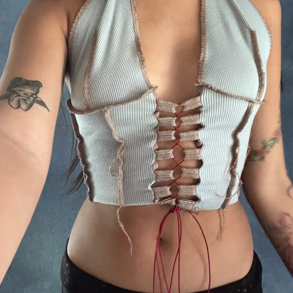 Halter top - Picture 2 of 4